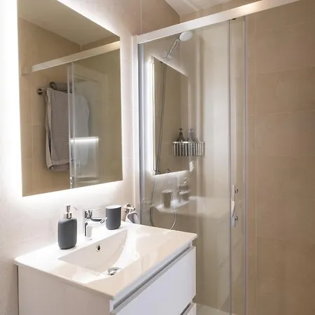 Alameda Deluxe Duplex Casco Antiguo Parking アパート